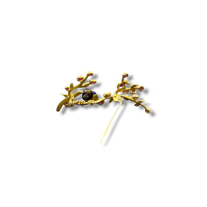 Broche oiseau dans un cerisier